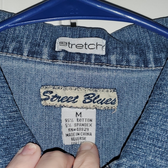 Cropped Jean Jacket - Picture 3 of 4